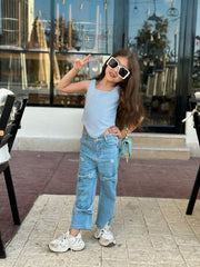 Gabardine jacket with a T-shirt and jeans