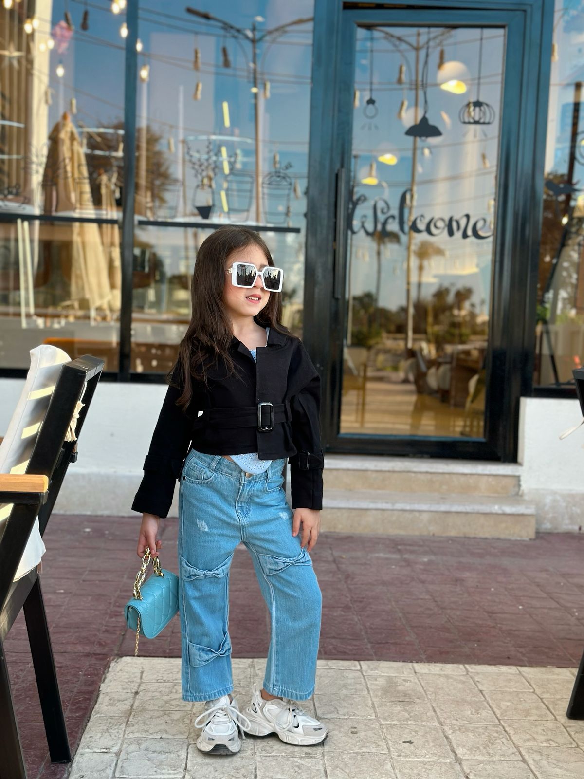 Gabardine jacket with a T-shirt and jeans