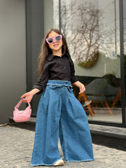 Wide pants with a shirt